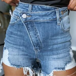 💙Lindsey, asymmetrical, distressed Jean shorts. Plenty of stretch. 💙